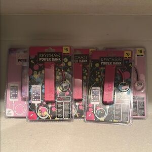 SIX Pink Powerbanks